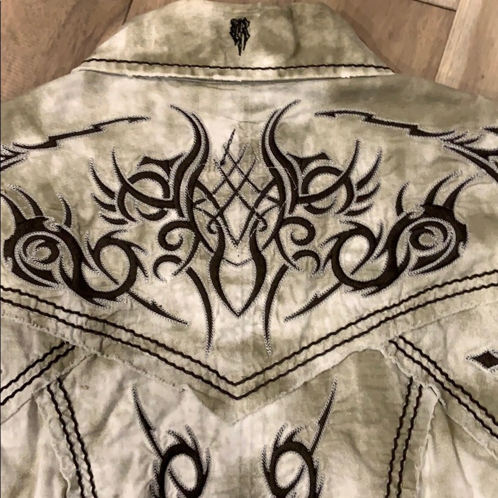 Men’s ROAR button down shirt